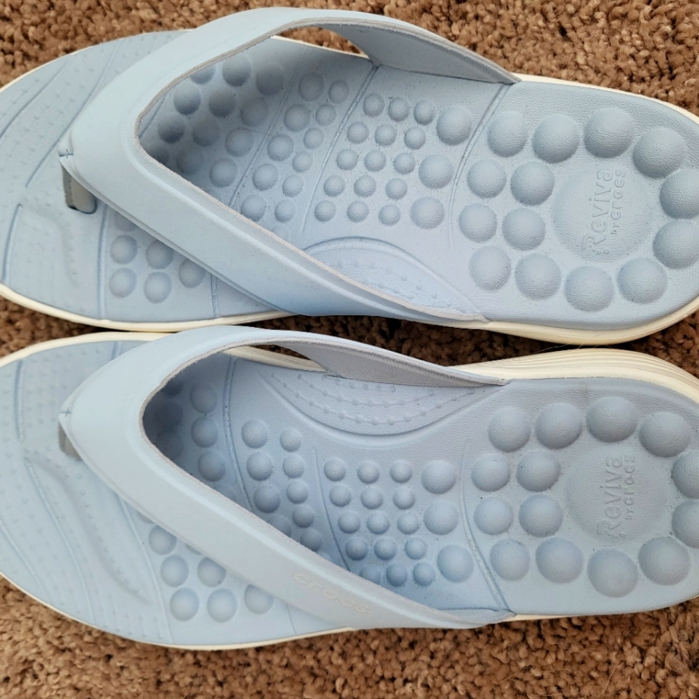 Crocs Reviva sandals size 9